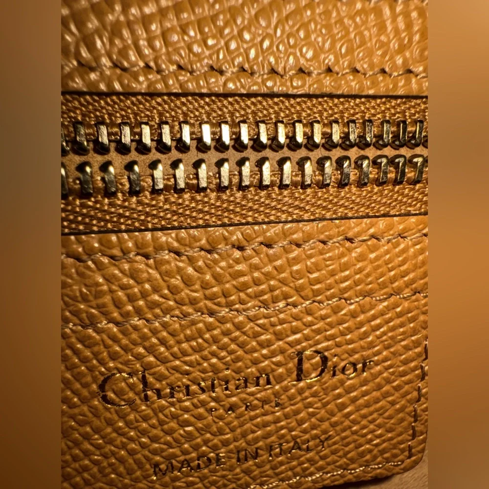 Dior Saddle Bag

Cognac Grained Calfskin - Picture 10 of 11